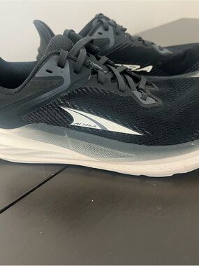 Altra Torin 8 Women’s  Black and White Athletic Running Shoes
